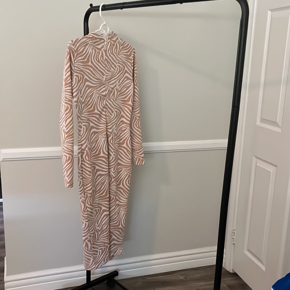 Zebra Print Long Sleeve Midi Dress
TED BAKER LONDON.Great condition. - Picture 3 of 6